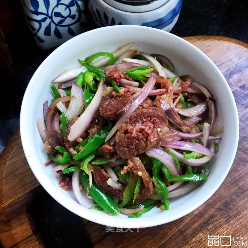 洋葱青椒炒腊肠