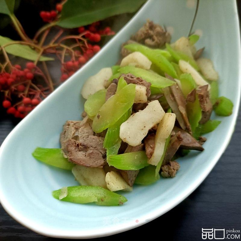 莴苣荸荠炒鸡肝