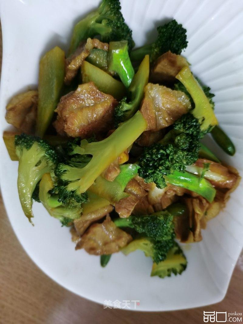 五花肉炒菜花