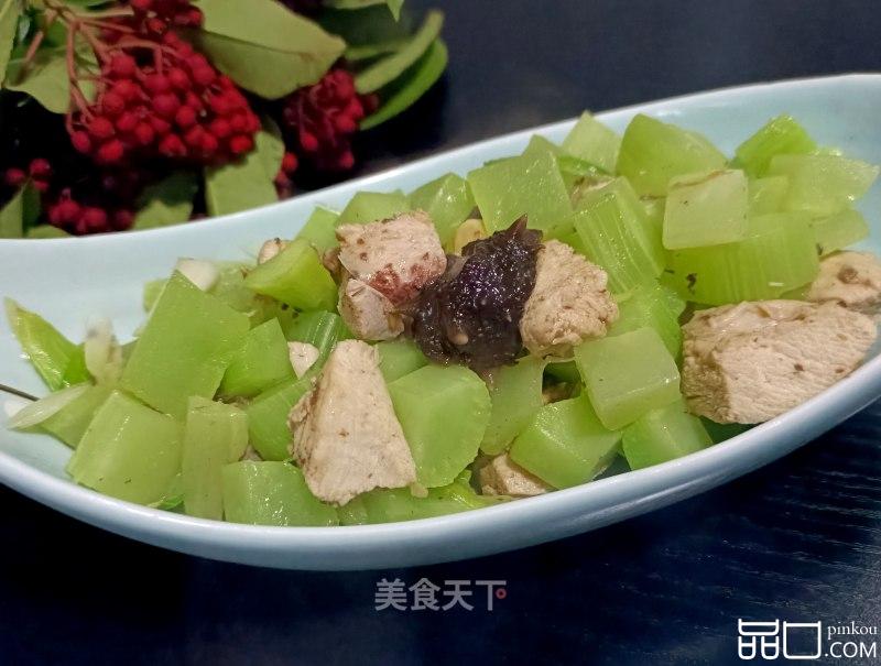 莴苣丁炒鸡肉丁