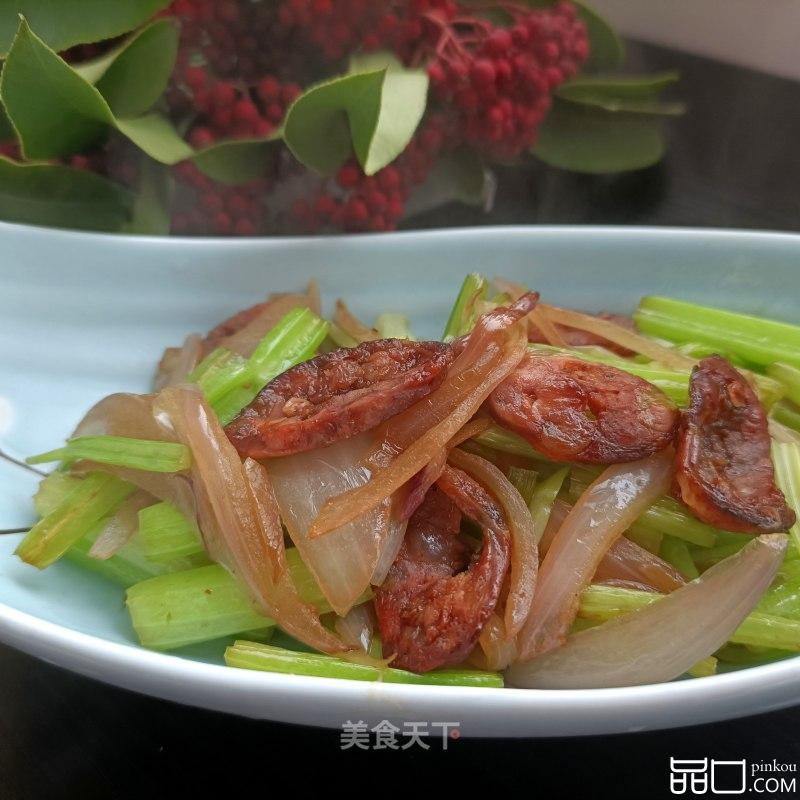 洋葱芹菜炒腊肠