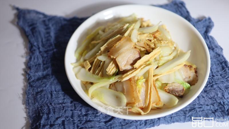 五花肉炒腐竹白菜