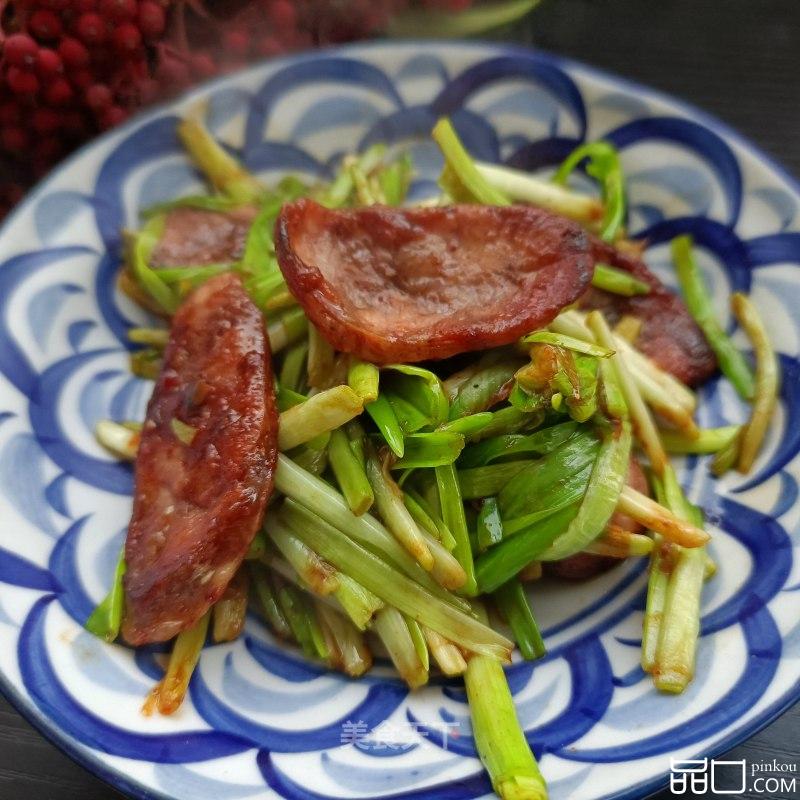 辣酱腊肠炒蒜黄