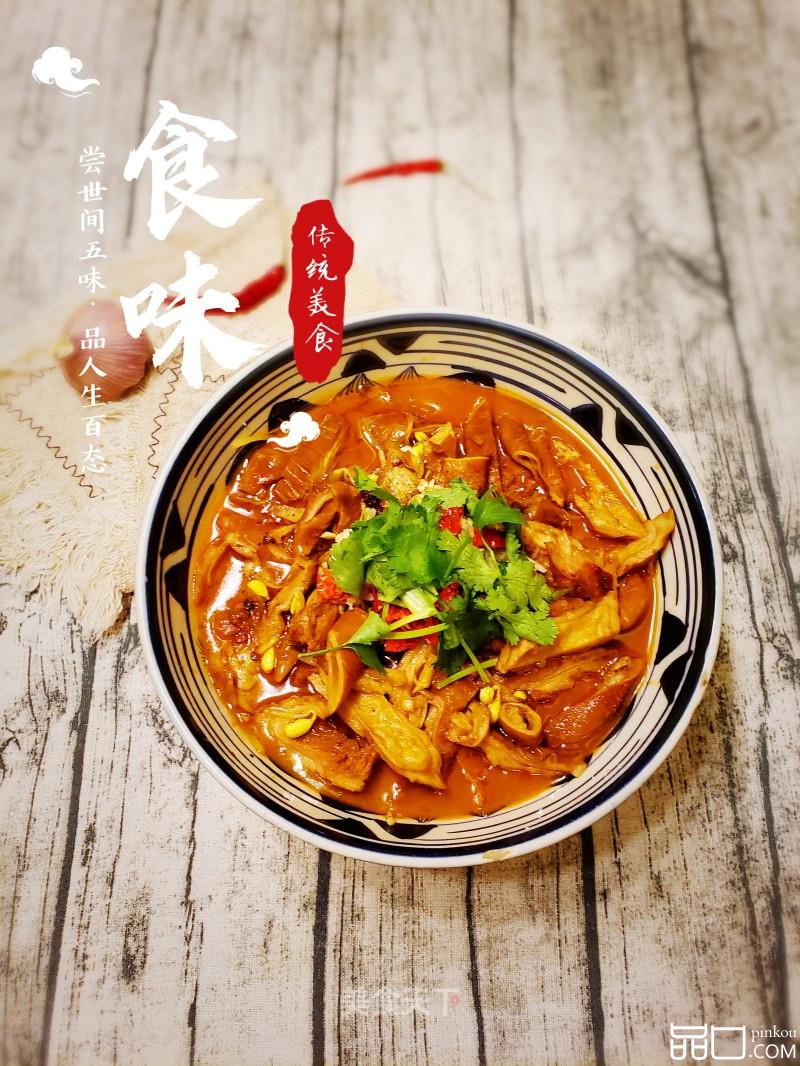 香辣过瘾、妙不可言的  水煮肥肠