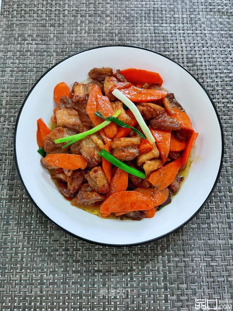 胡萝卜炒五花肉