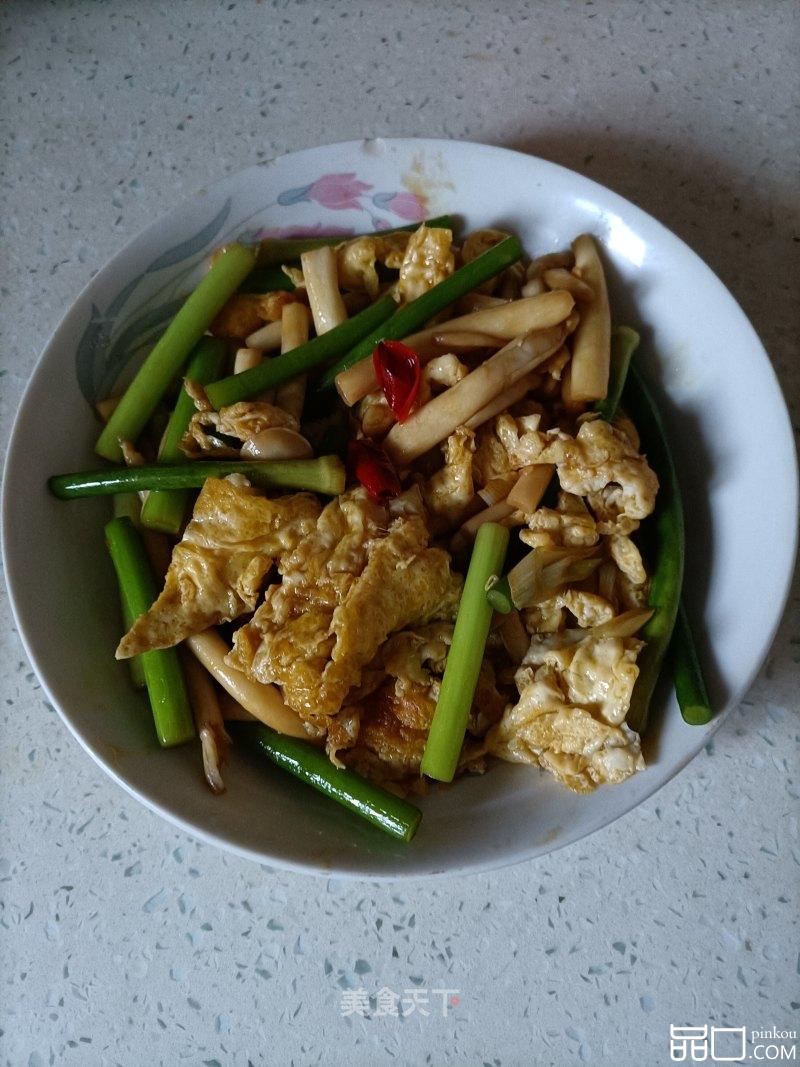 蒜苔白玉菇炒鸡蛋