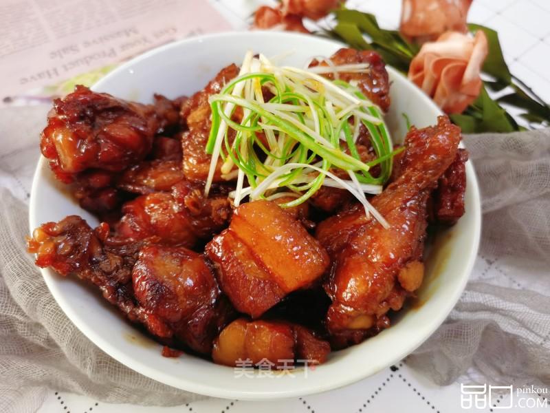 五花肉烧鸡翅根