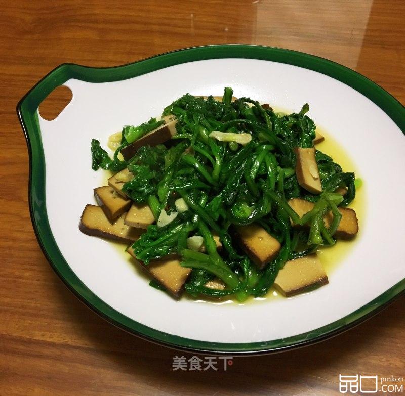 鸡蛋干炒茼蒿