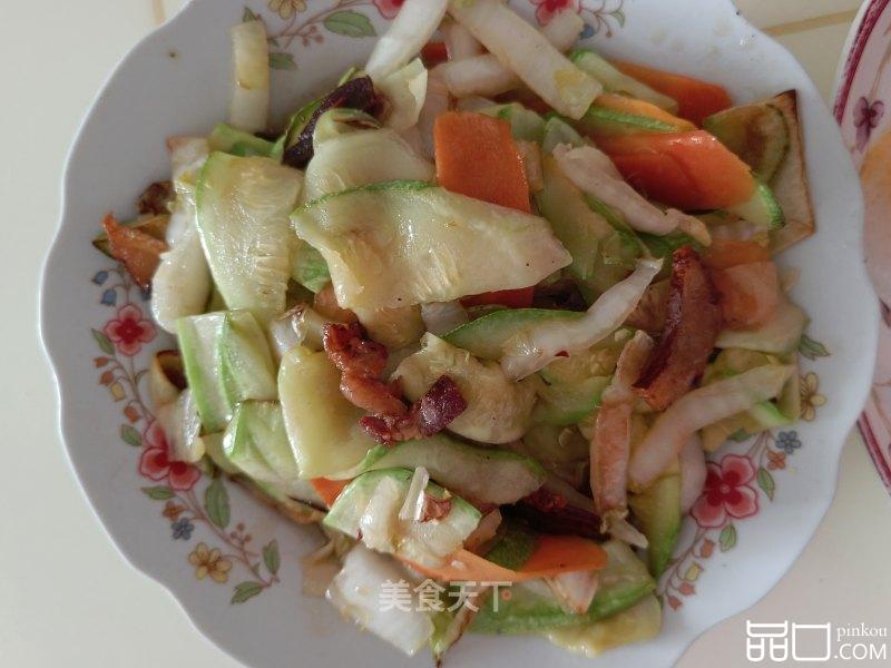 腊肉炒杂蔬