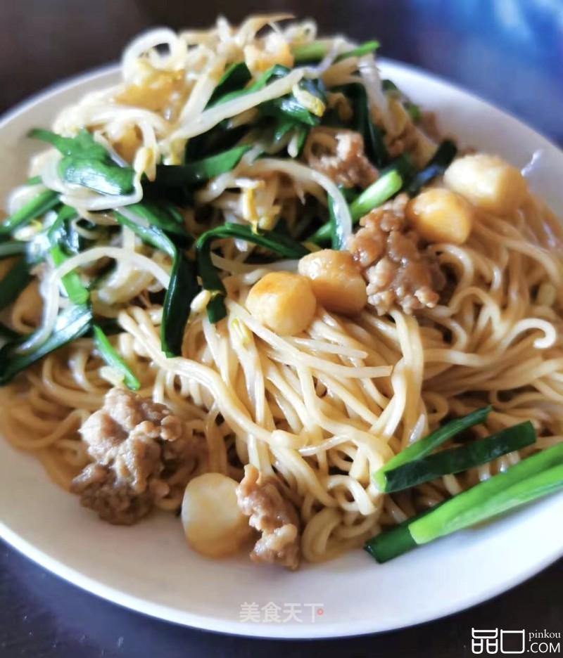 鲜贝肉末豆芽拌面