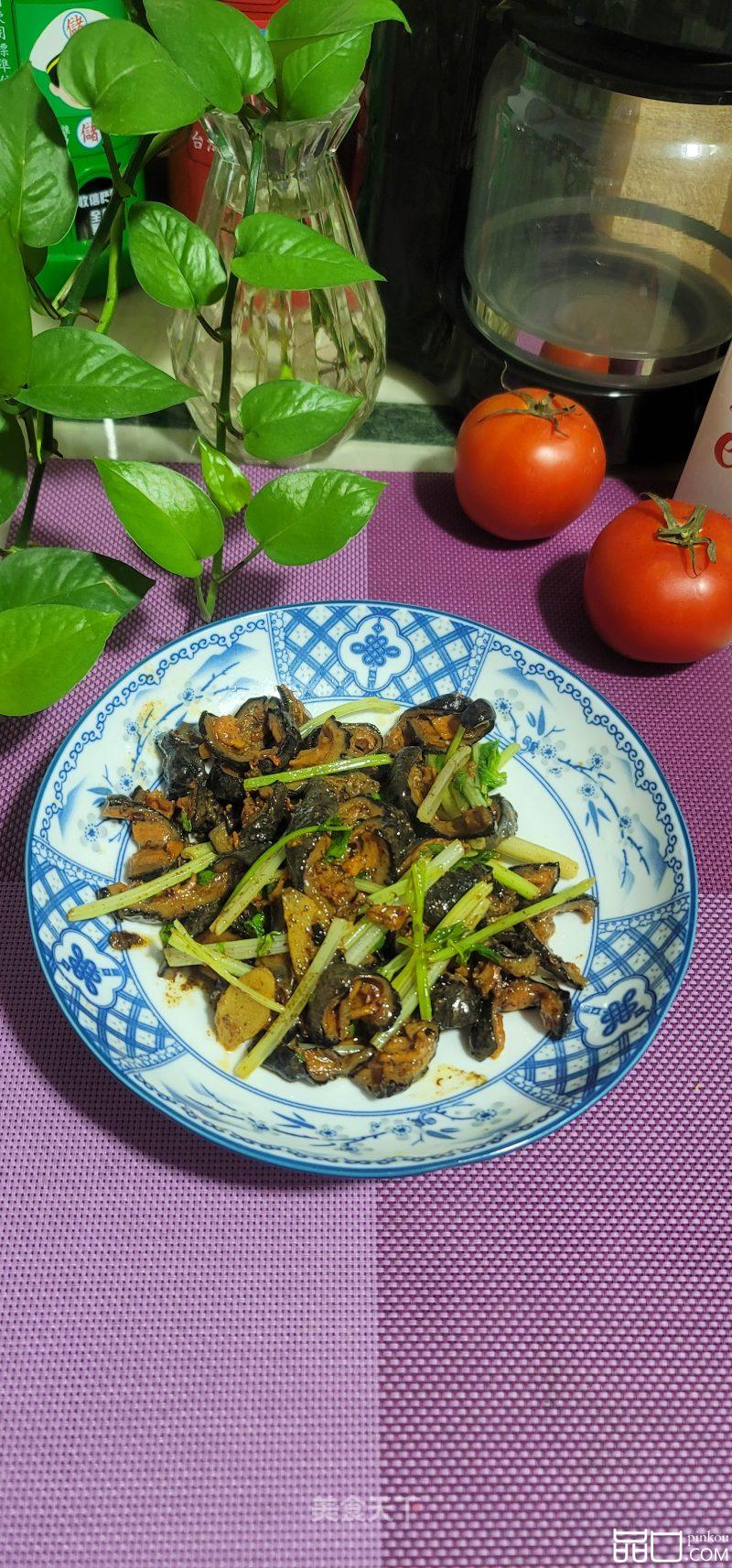 芹菜炒红极参