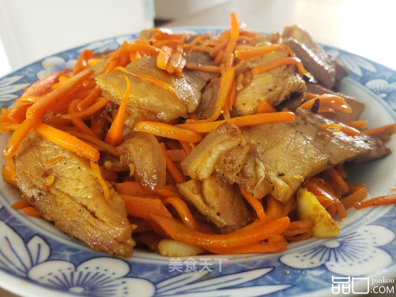 红萝卜丝炒回锅肉