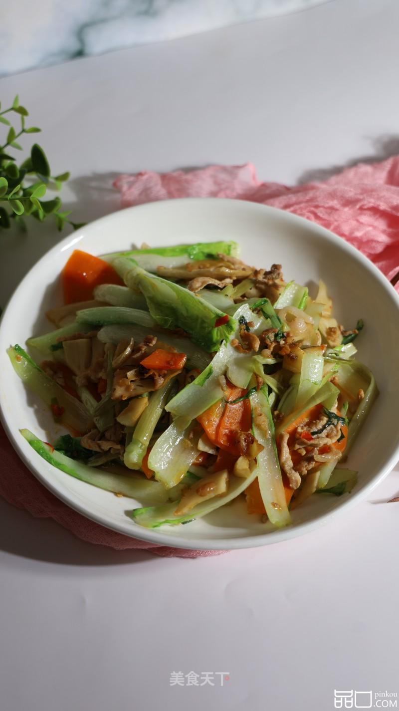 胡萝卜片莲藕炒肉丝