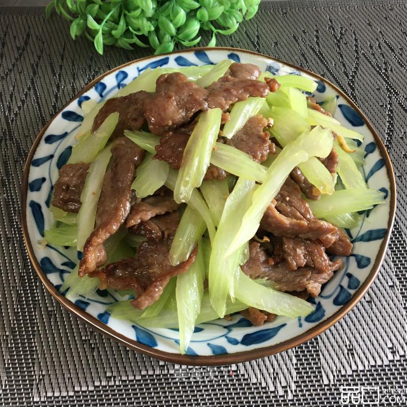 西芹炒牛柳