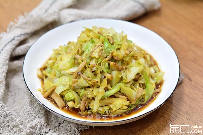 圆白菜炒菌菇