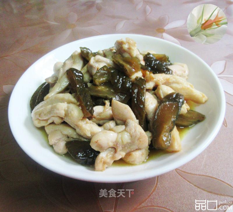 酱瓜炒鸡腿肉