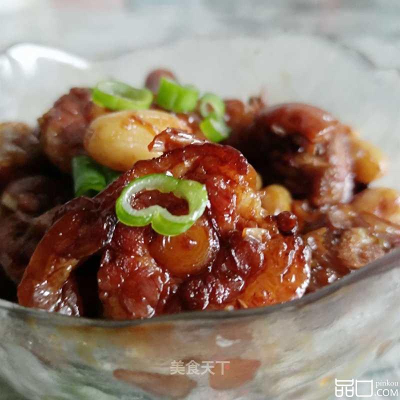 鲜花生烧猪尾巴