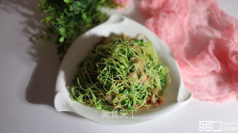 五花肉炒黑豆芽