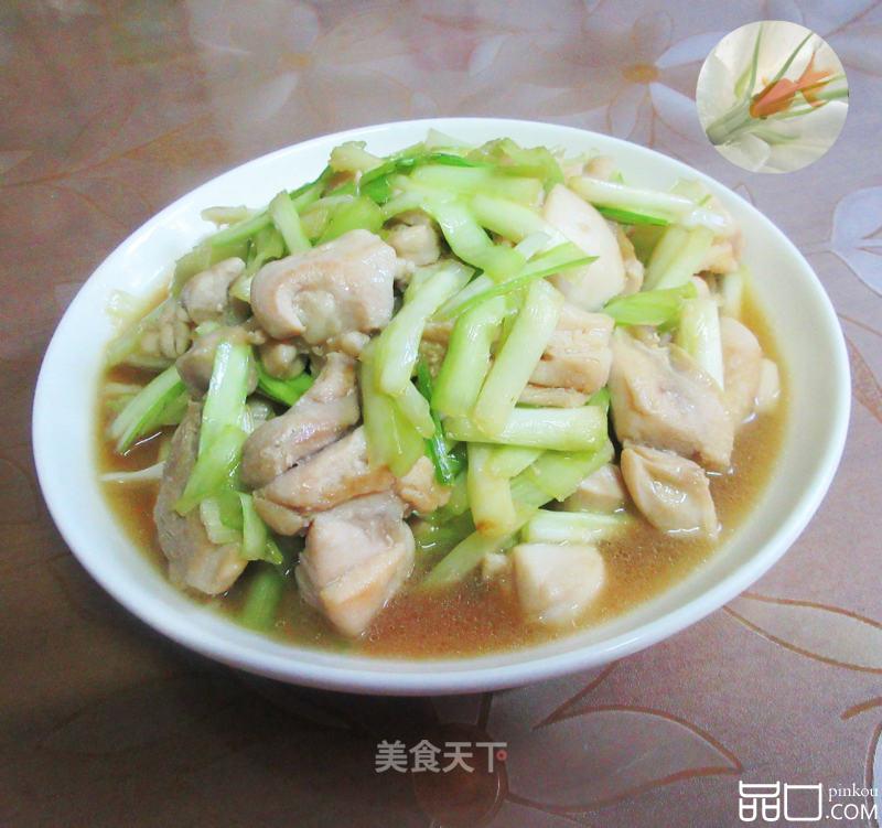 韭黄炒鸡腿肉丁