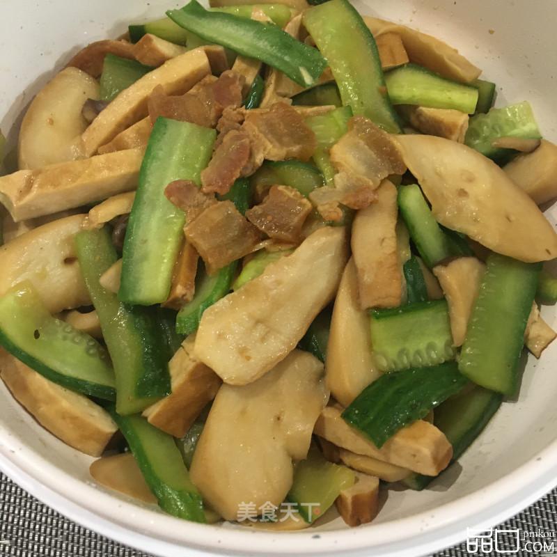 五花肉炒黄瓜杏鲍菇