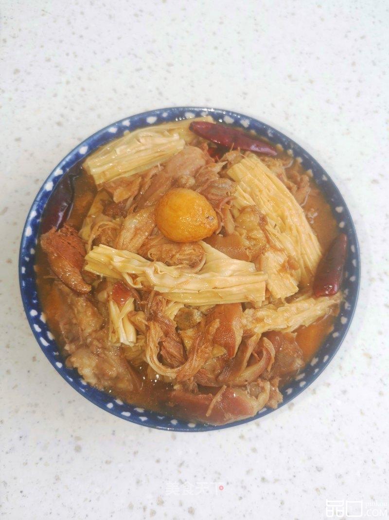 酱肘子烩腐竹