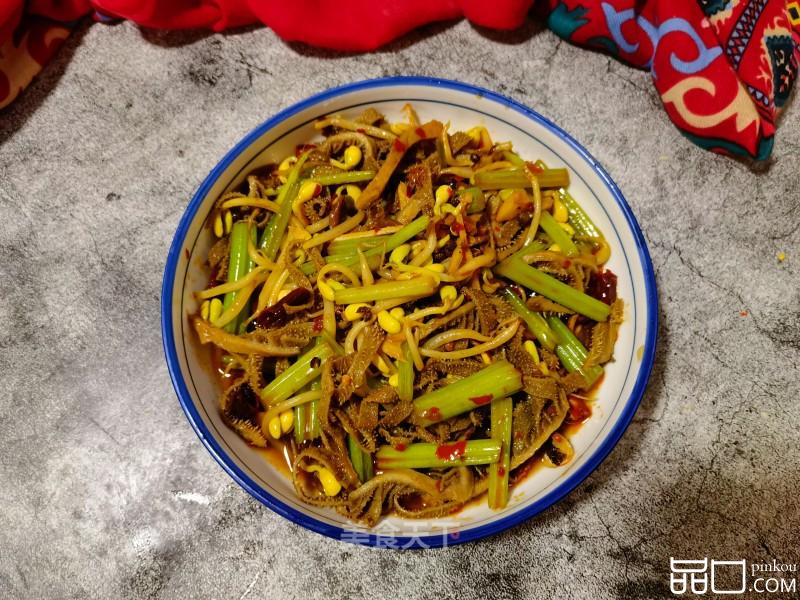 黄豆芽芹菜炒毛肚