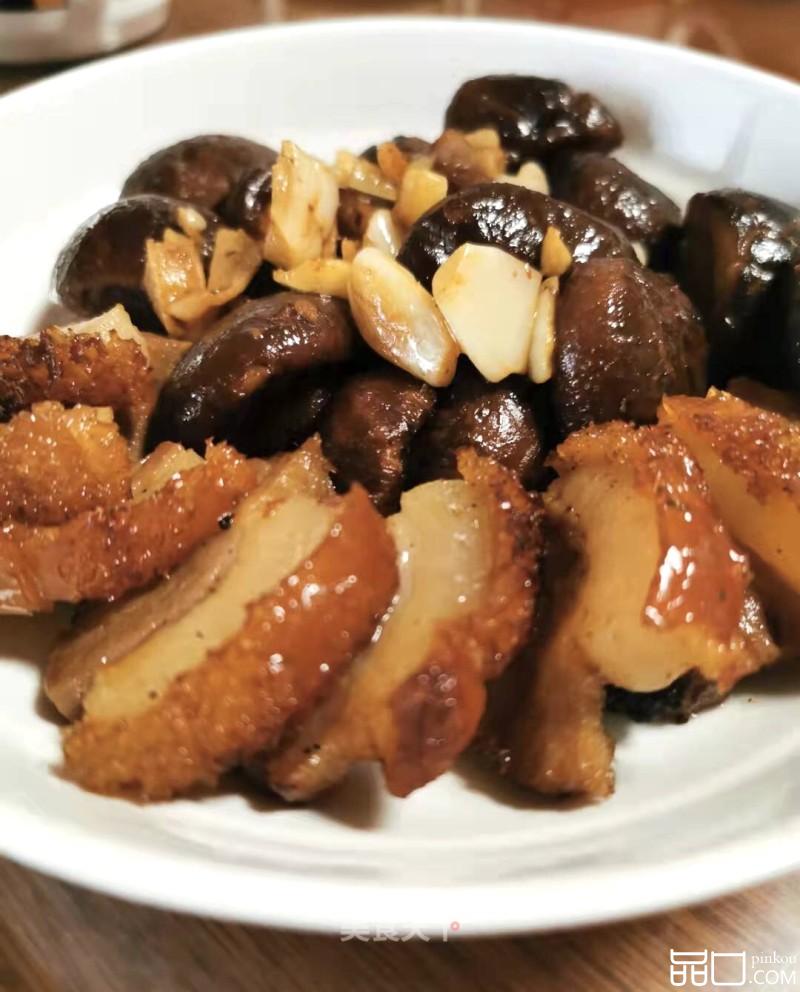 烧肉焖花菇