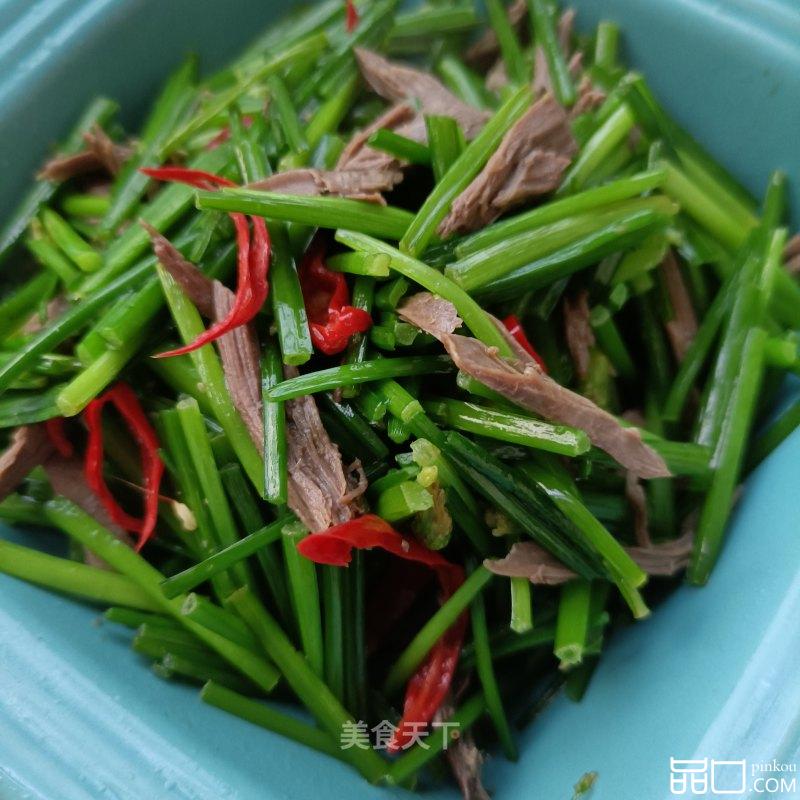 鸽胸肉炒韭苔