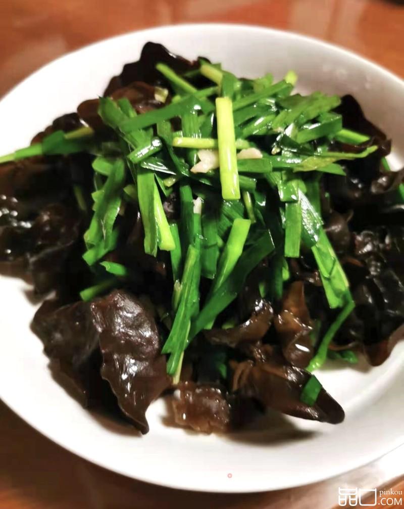 韭菜炒黑木耳