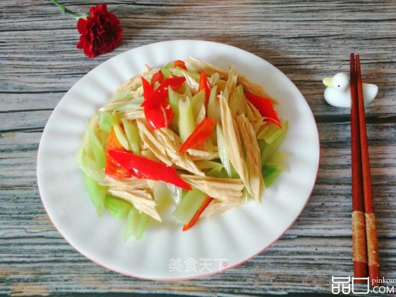 家常快手菜，西芹炒腐竹