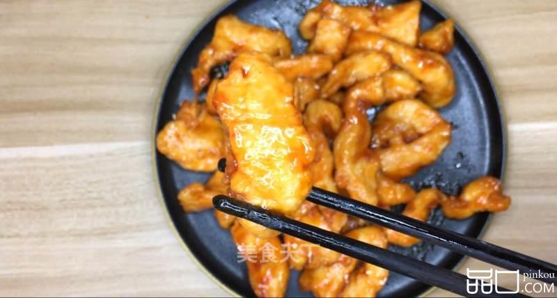 糖醋鸡胸肉，万能糖醋汁，酸酸甜甜，超级嫩滑好吃。