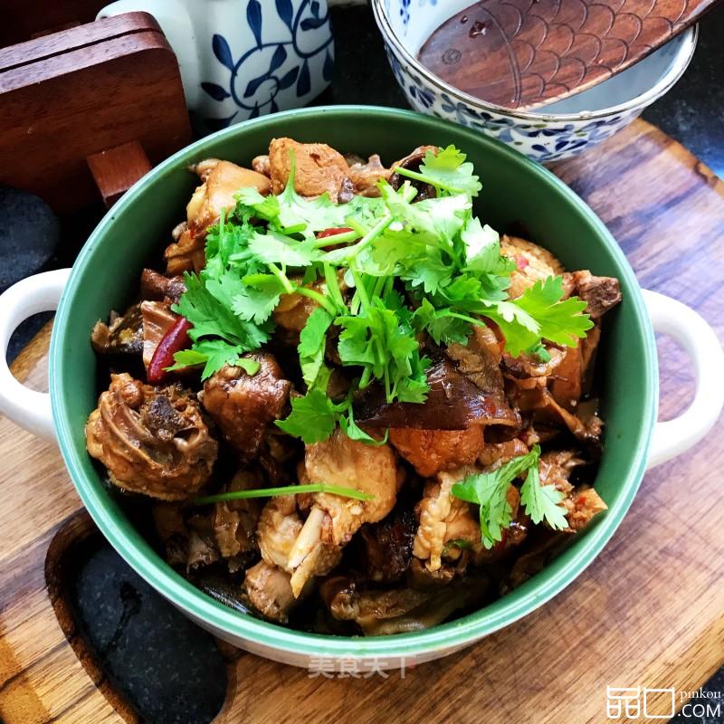 麻辣鸡块炖松茸