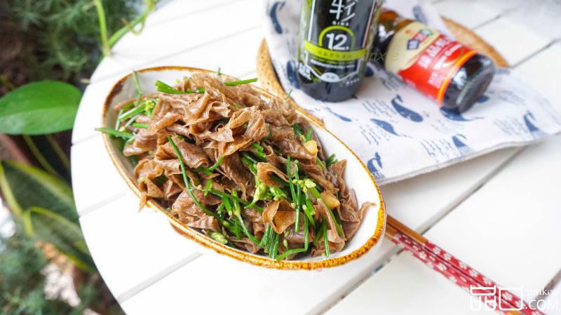 韭菜苔炒豆筋