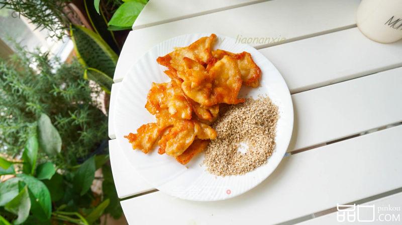 早餐煎鸡肉配芝麻盐儿