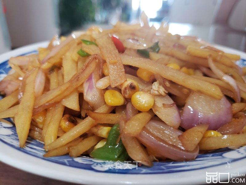 玉米粒炒洋葱土豆