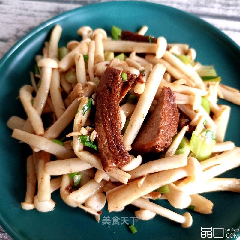 红烧回锅肉炒海鲜菇