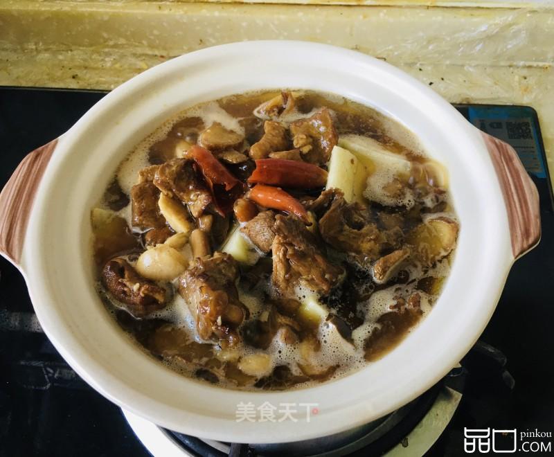 鸭肉炖土豆