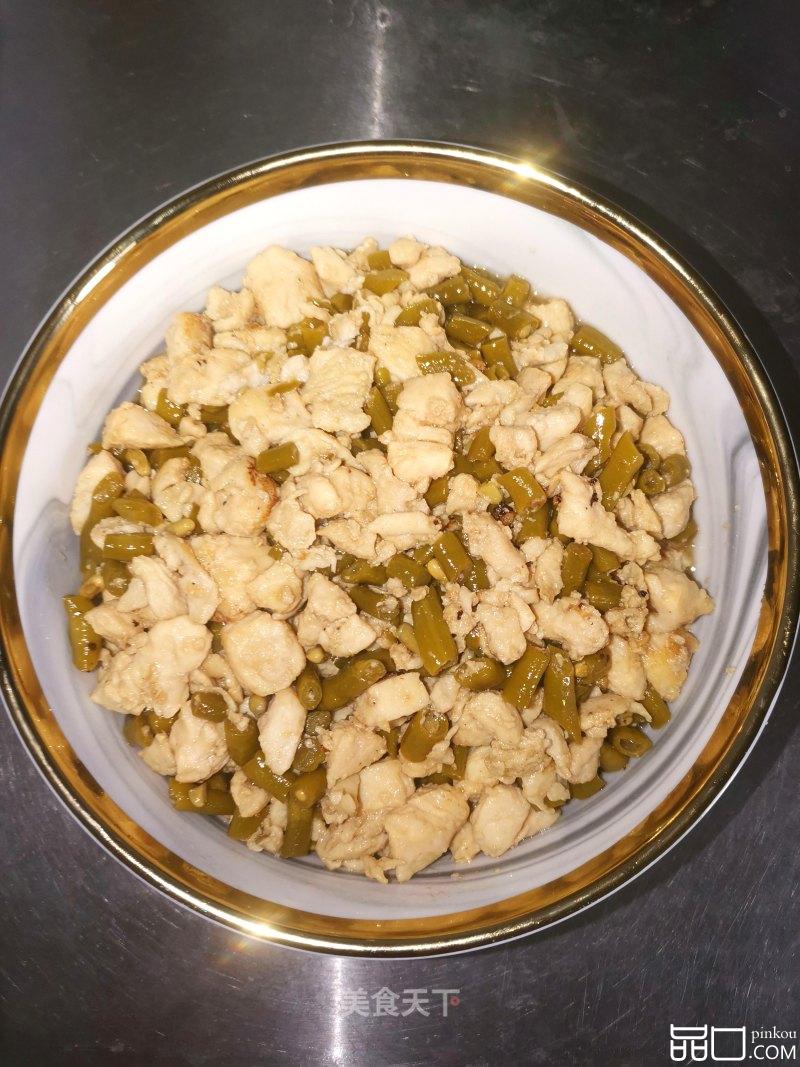 酸豆角炒鸡丁