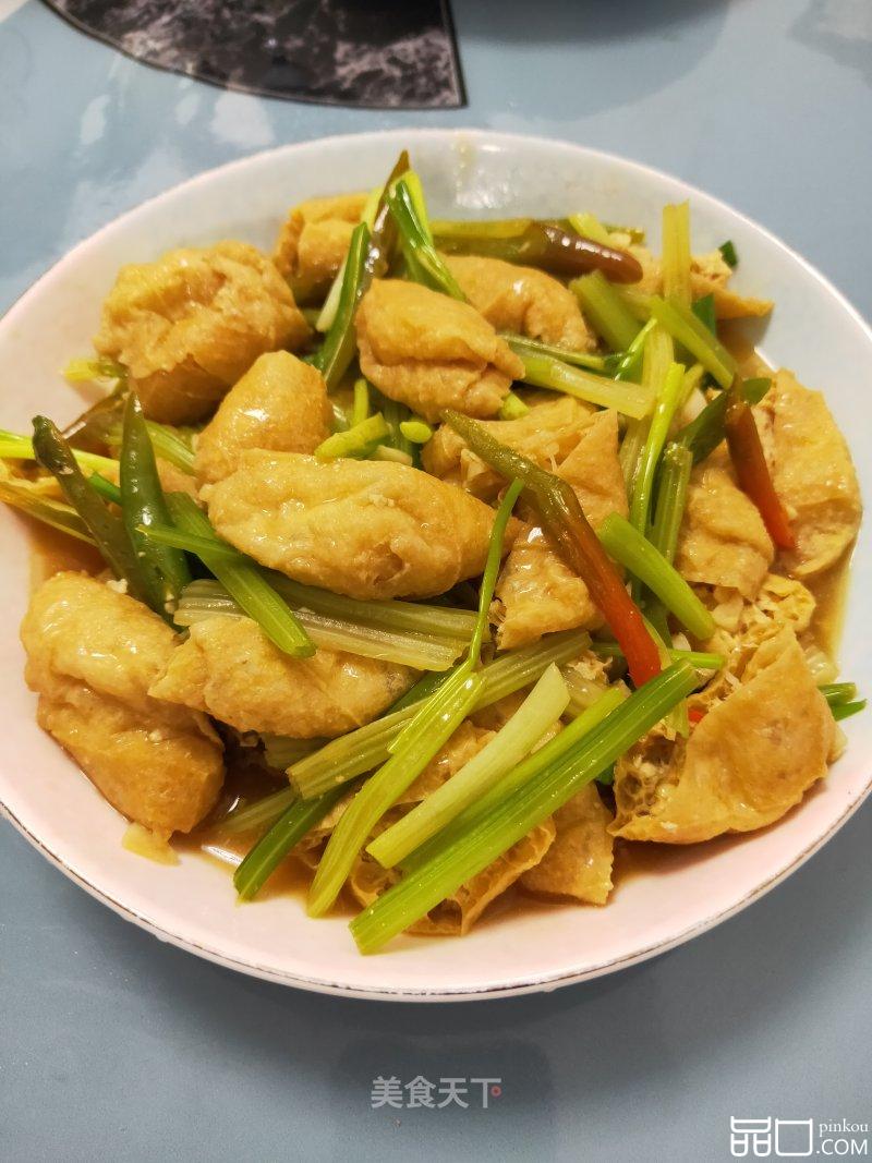 芹菜炒豆泡