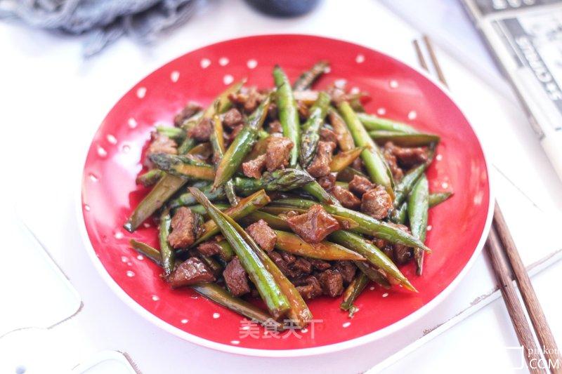 黑椒芦笋炒牛肉粒