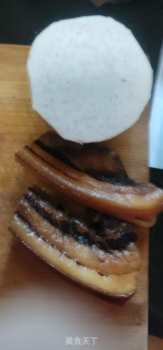腊肉蒸芋头步骤1