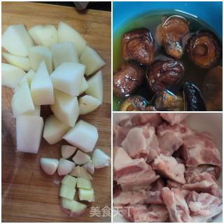 土豆香菇烧排骨步骤1