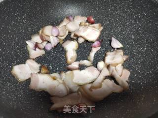 五花肉炒娃娃菜步骤3