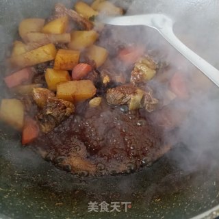 土豆烧牛腩步骤11