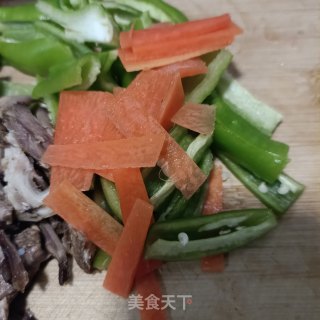 “羊肉”青辣椒炒羊头肉步骤3