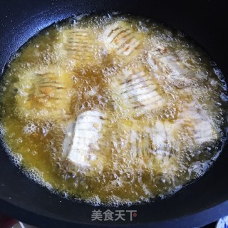 腰缠万贯炸带鱼步骤9