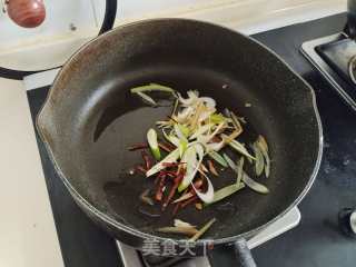 鲜香下饭的腊肉炒圆白菜步骤4