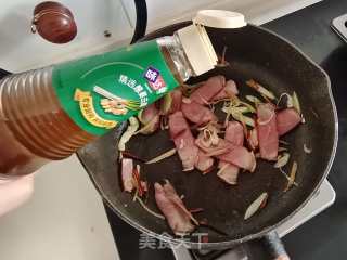 鲜香下饭的腊肉炒圆白菜步骤6