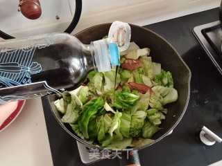 鲜香下饭的腊肉炒圆白菜步骤7