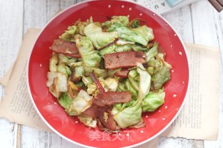 鲜香下饭的腊肉炒圆白菜步骤8